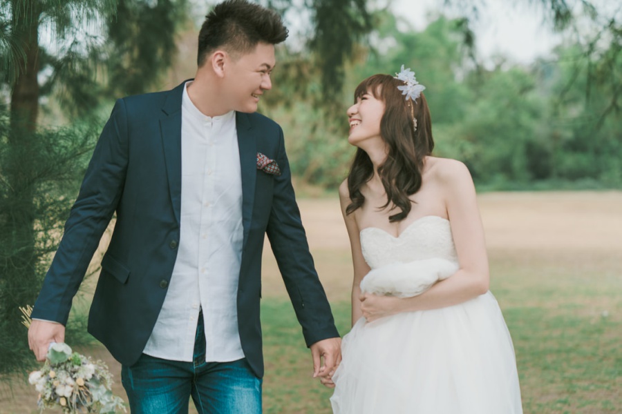 Taiwan Outdoor Pre-Wedding Photoshoot At The Forest And Beach  by Star  on OneThreeOneFour 20
