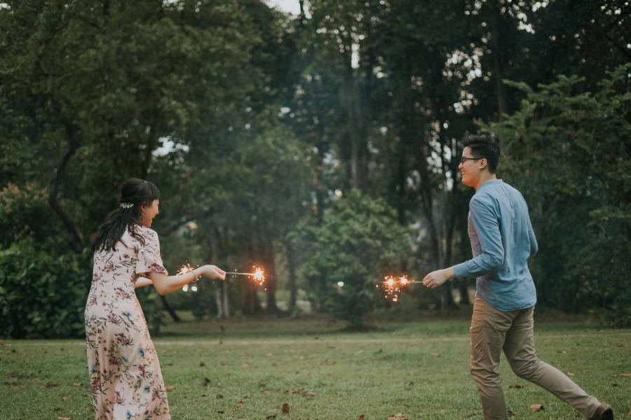 Singapore Casual And Pre-Wedding Photoshoot At Jurong Lake Gardens  by Sheereen on OneThreeOneFour 20