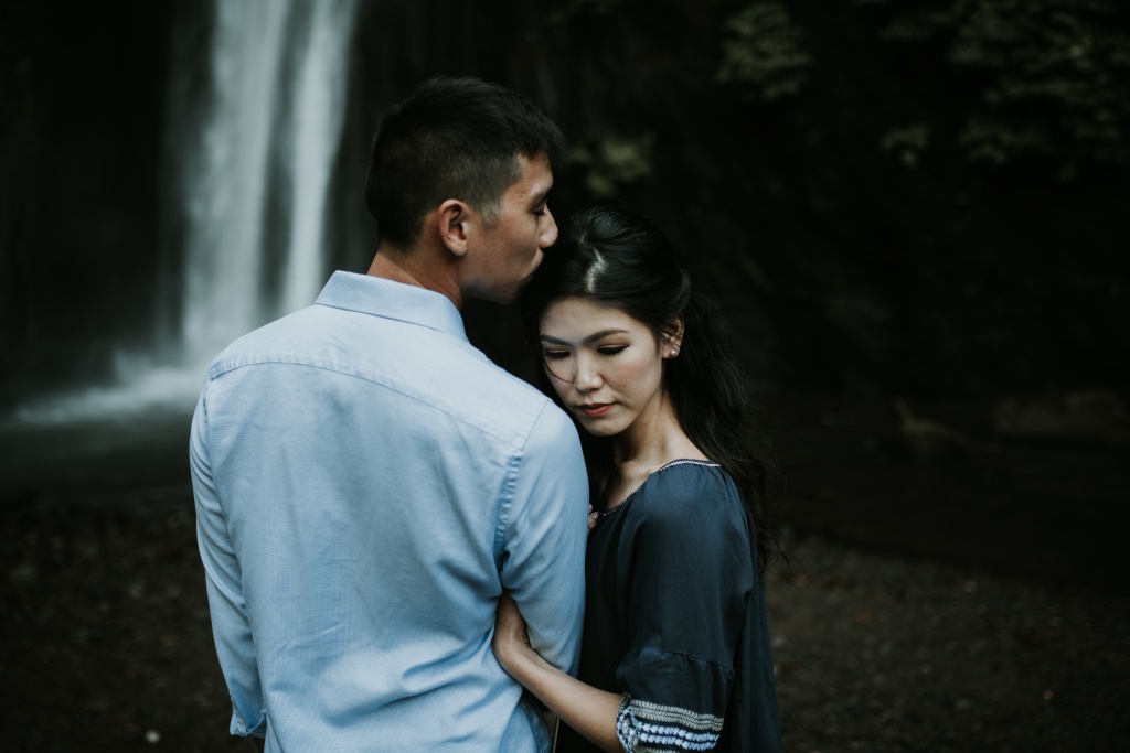 Bali Casual Couple Photoshoot At Lake Tamblingan And Munduk Waterfall  by Agus  on OneThreeOneFour 22