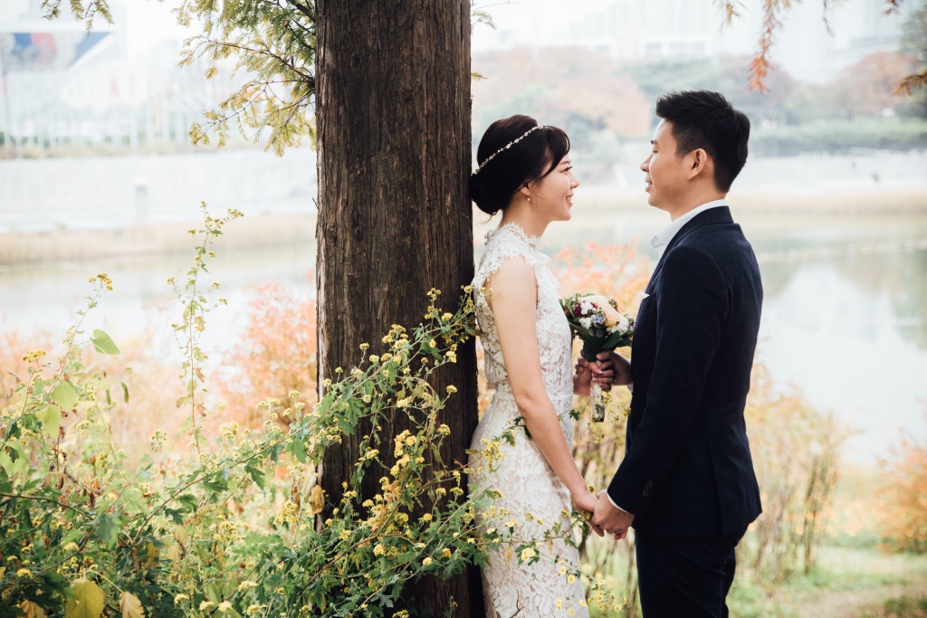 Korea Outdoor Pre-Wedding Photoshoot At Olympic Park During Autumn by Jongjin on OneThreeOneFour 3