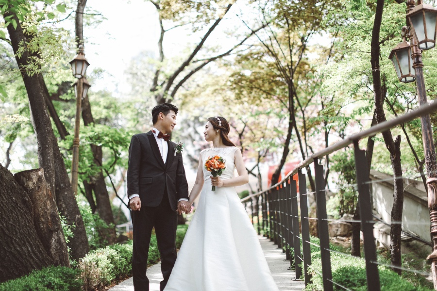 V&C: Hongkong Couple's Korea Pre-wedding Photoshoot at Kyung Hee University and Seoul Forest in Tulips Season by Beomsoo on OneThreeOneFour 8
