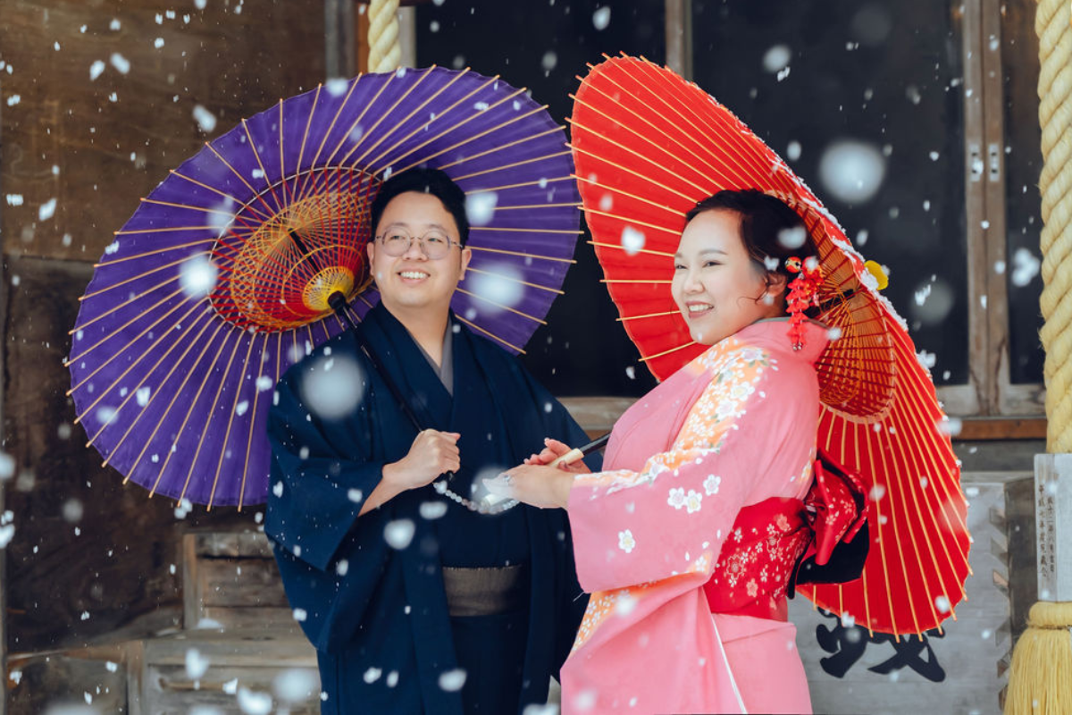 Hokkaido Prewedding Photoshoot At Lake Toya, Hilton Niseko Village And Kimono Shoot In Kaributo Shrine In Winter by Kuma on OneThreeOneFour 6