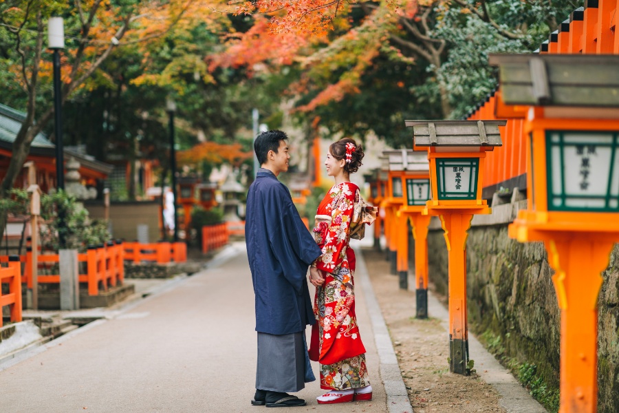 Japan Kyoto Autumn Higashiyama Kimono Prewedding Photoshoot by Shu Hao on OneThreeOneFour 13