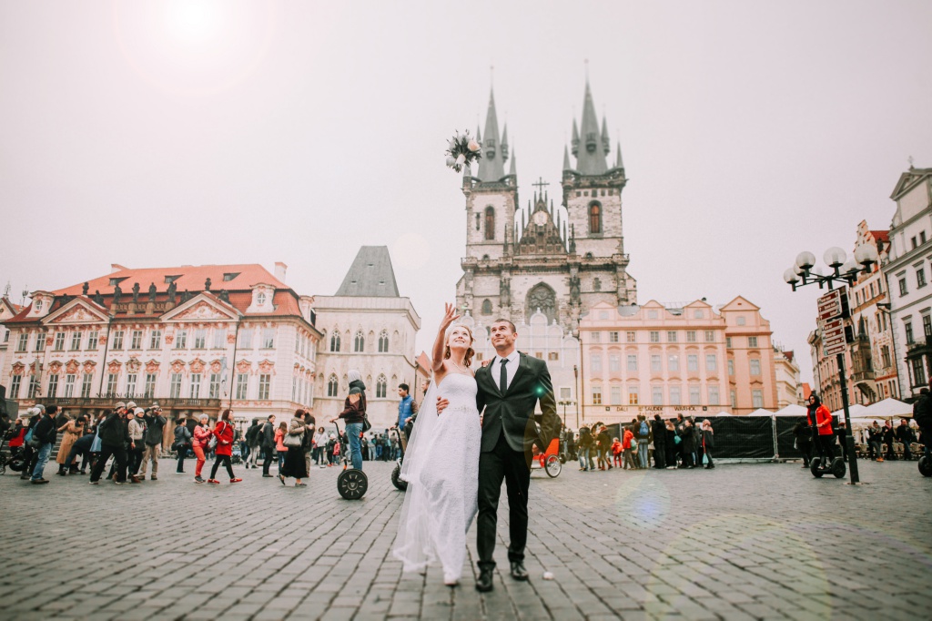 Prague Wedding Photoshoot in Autumn At Old Town Square, Charles Bridge And Astronomical Clock by Vickie  on OneThreeOneFour 28
