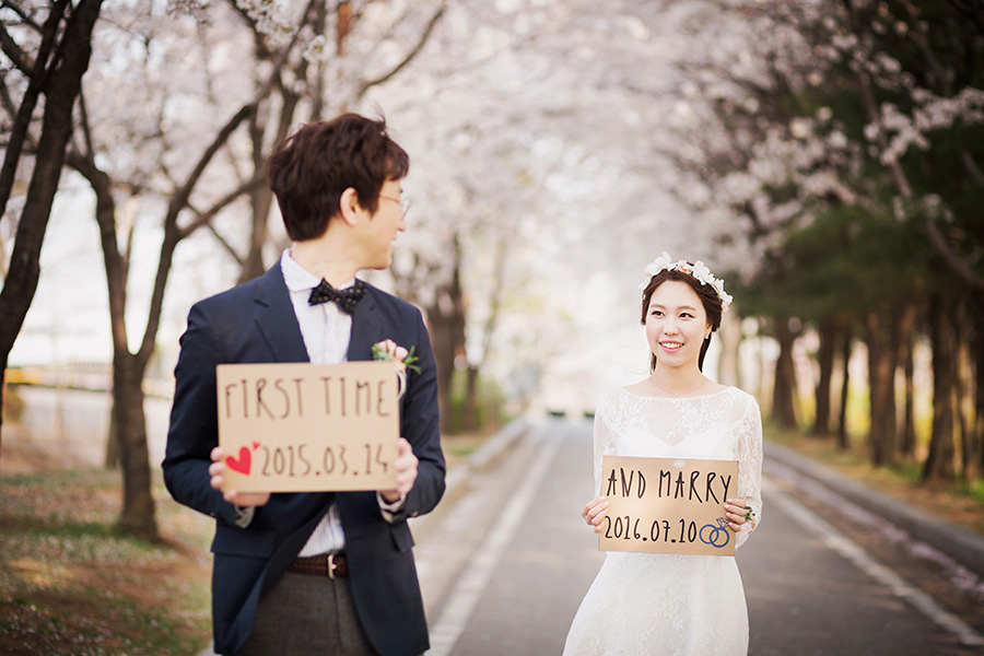 Korea Cherry Blossom Pre-Wedding Photoshoot At Seonyundo Park by Junghoon on OneThreeOneFour 9