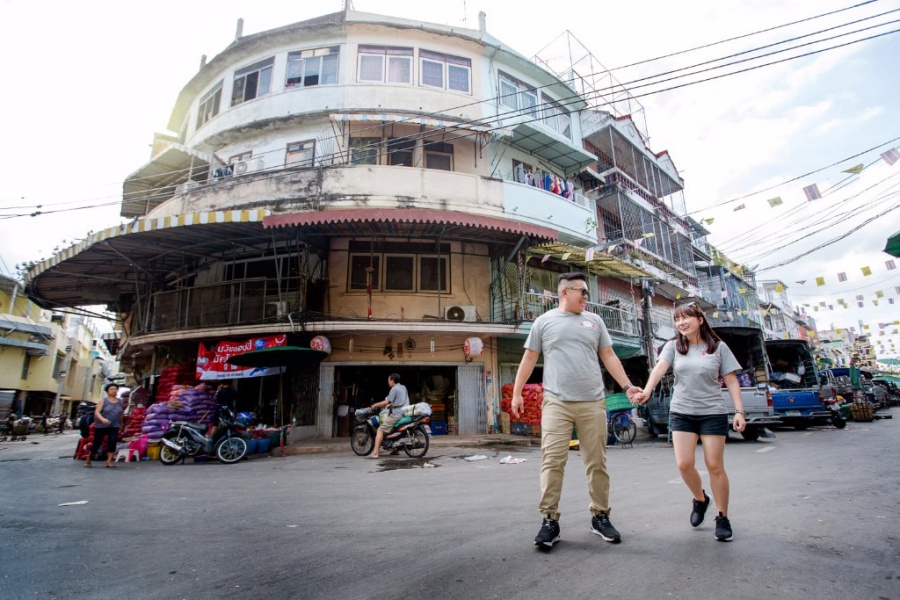Bangkok Engagement Photoshoot In Streets of Bangkok by Sahrit  on OneThreeOneFour 18