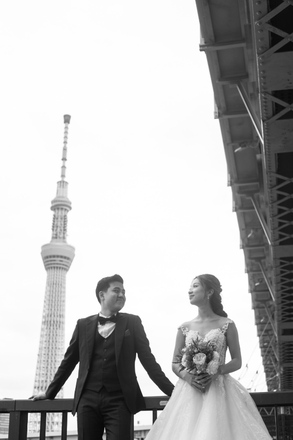 Tokyo Pre-Wedding Photoshoot at Nezu Shrine and Asakusa by Lenham on OneThreeOneFour 9