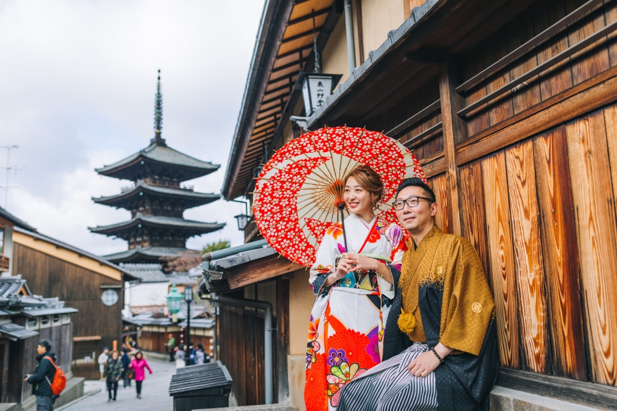 Kyoto Kimono Photoshoot At Ninenzaka Area  by Shu Hao on OneThreeOneFour 11