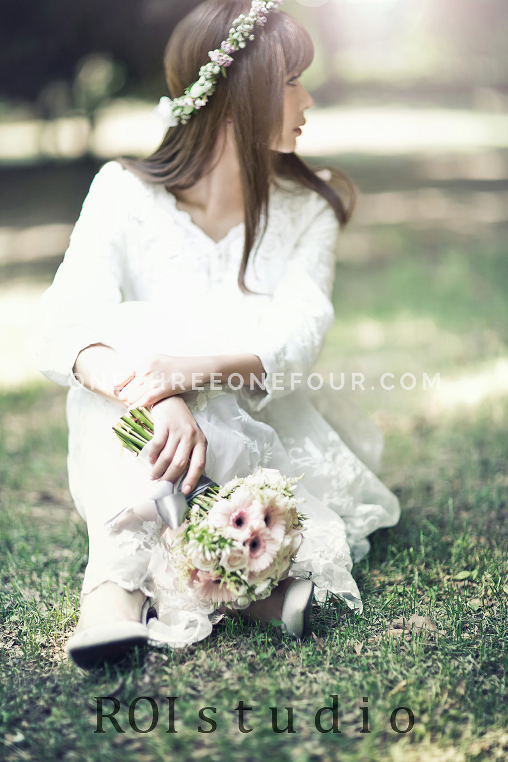 Korean Wedding Photos: Dosan Park (Outdoor) by Roi Studio on OneThreeOneFour 2