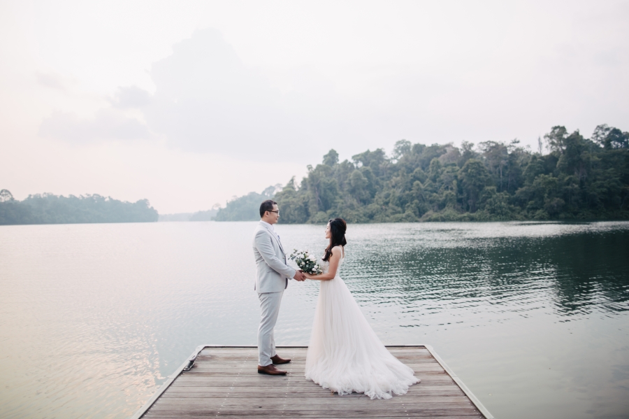 Singapore Prewedding Photoshoot At MacRitchie Reservoir And Marina Bay Sands Night Shoot  by Cheng on OneThreeOneFour 6