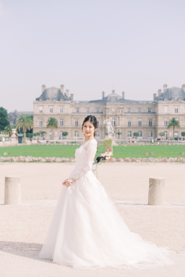M&Y: Paris Pre-wedding Photoshoot at Pont des Arts and Luxembourg Gardens by Celine on OneThreeOneFour 23