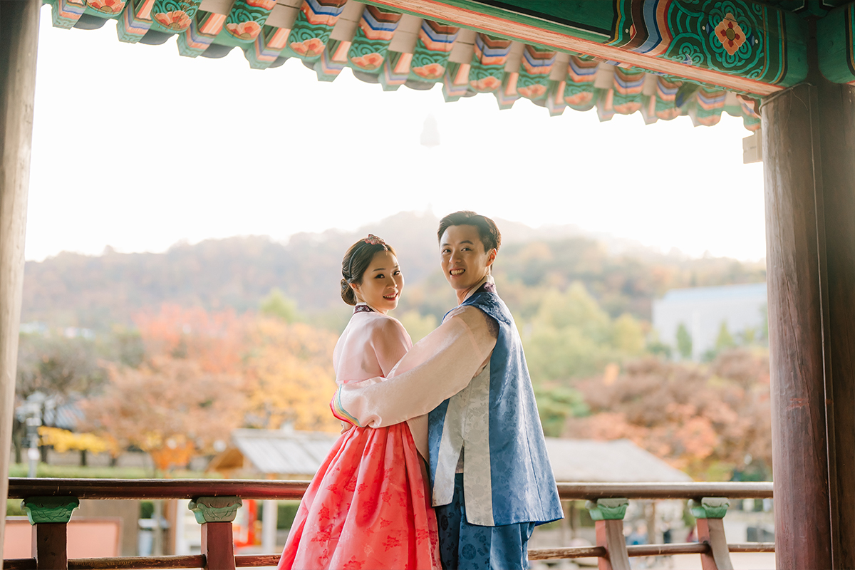 Yellow Autumn Korea Post-Wedding Photoshoot in Seoul Forest & Namsangol Hanok Village by Jungyeol on OneThreeOneFour 25