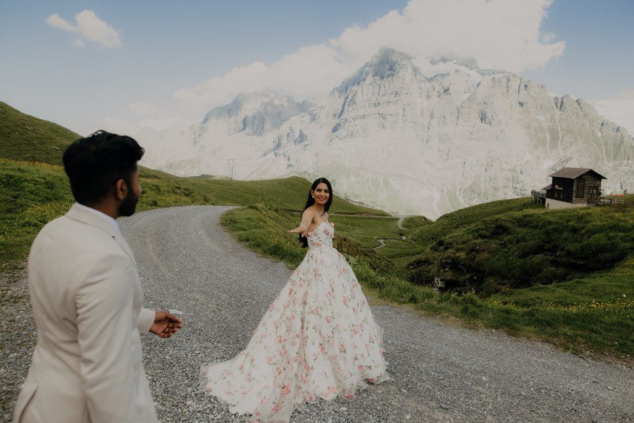 Outdoor Pre-wedding at Grindelwald, Switzerland with Snowy Mountain Peak by Eliano on OneThreeOneFour 9
