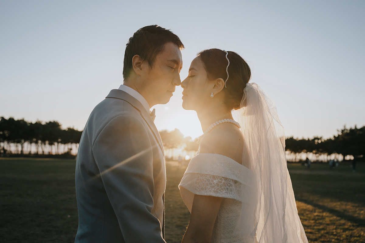 Japan Autumn Pre-Wedding Photoshoot in Tokyo with Maple Leaves by Cui Cui on OneThreeOneFour 10