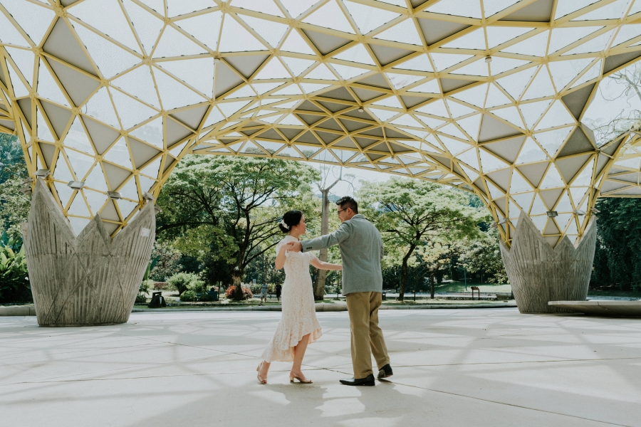 Malaysia Nature Theme Pre-Wedding Photoshoot At Lake Garden by Yan on OneThreeOneFour 16