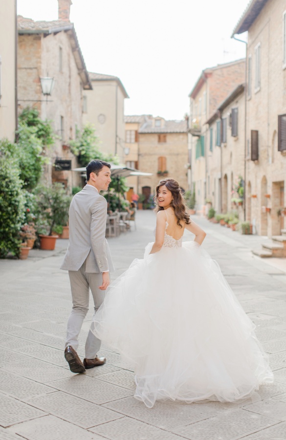 Italy Tuscany Prewedding Photoshoot at San Quirico d'Orcia  by Katie on OneThreeOneFour 11