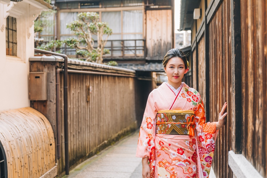 Kyoto Kimono Prewedding Photoshoot Higashiyama District Japan by Shu Hao on OneThreeOneFour 3