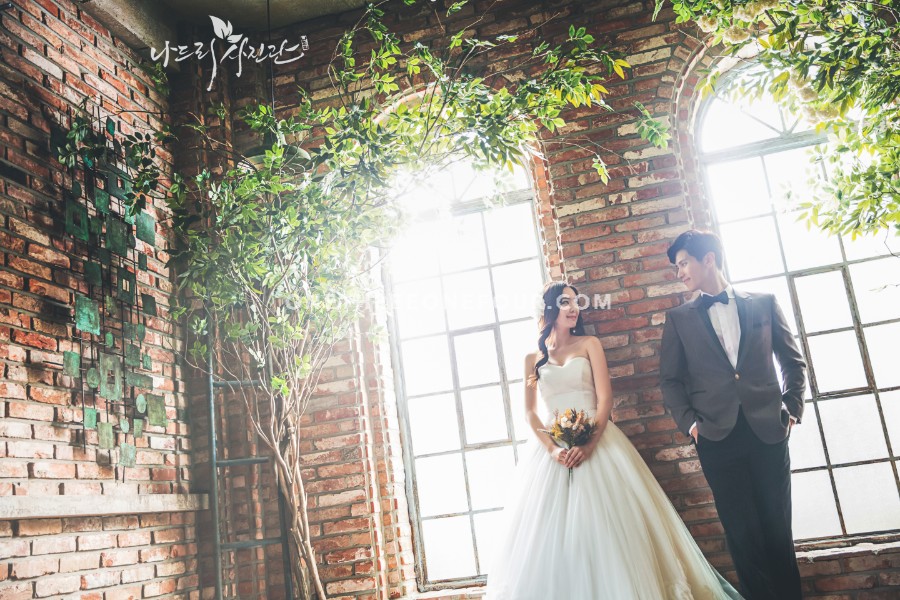 Korean Studio Pre-Wedding Photography: Studio by Nadri Studio on OneThreeOneFour 11