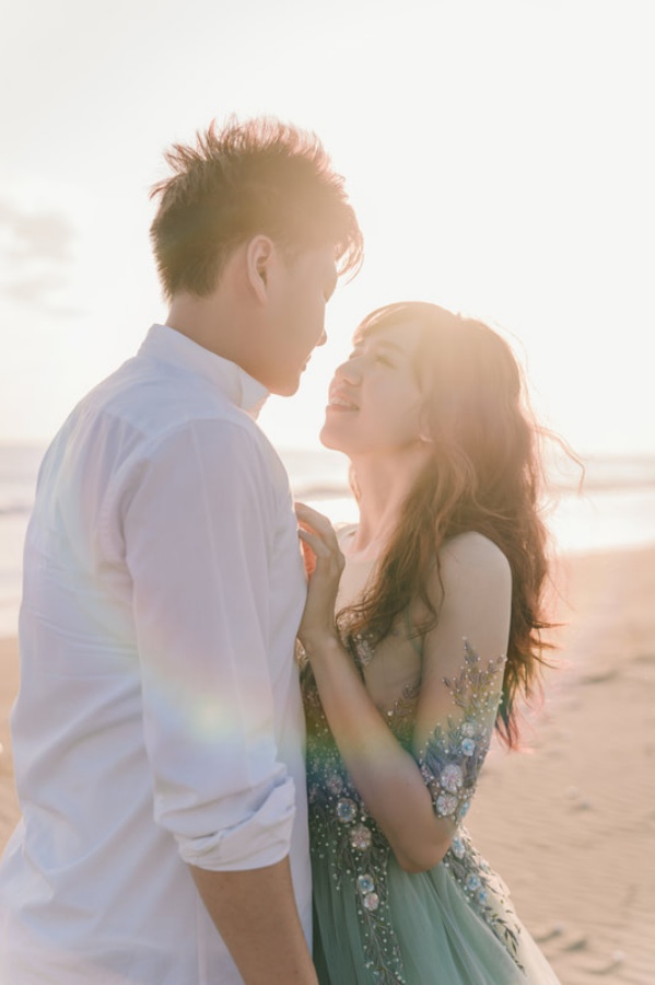 Taiwan Outdoor Pre-Wedding Photoshoot At The Forest And Beach  by Star  on OneThreeOneFour 11