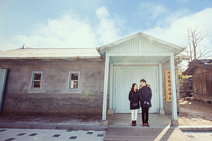 Korea Winter Casual Couple Photoshoot At National Folk Museum  by Junghoon on OneThreeOneFour 5