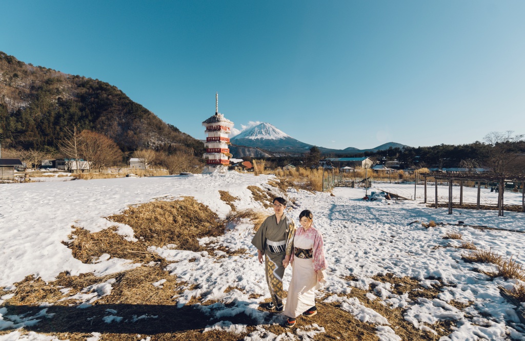 Japan Tokyo Kimono Couple Photoshoot At Mount Fuji  by Lenham on OneThreeOneFour 7