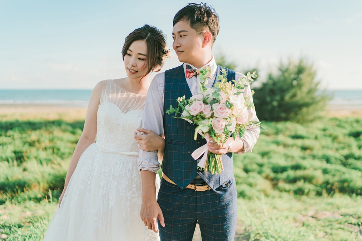 Taiwan Pre-Wedding Photoshoot Zoo Lush Greenery Beach by  on OneThreeOneFour 13