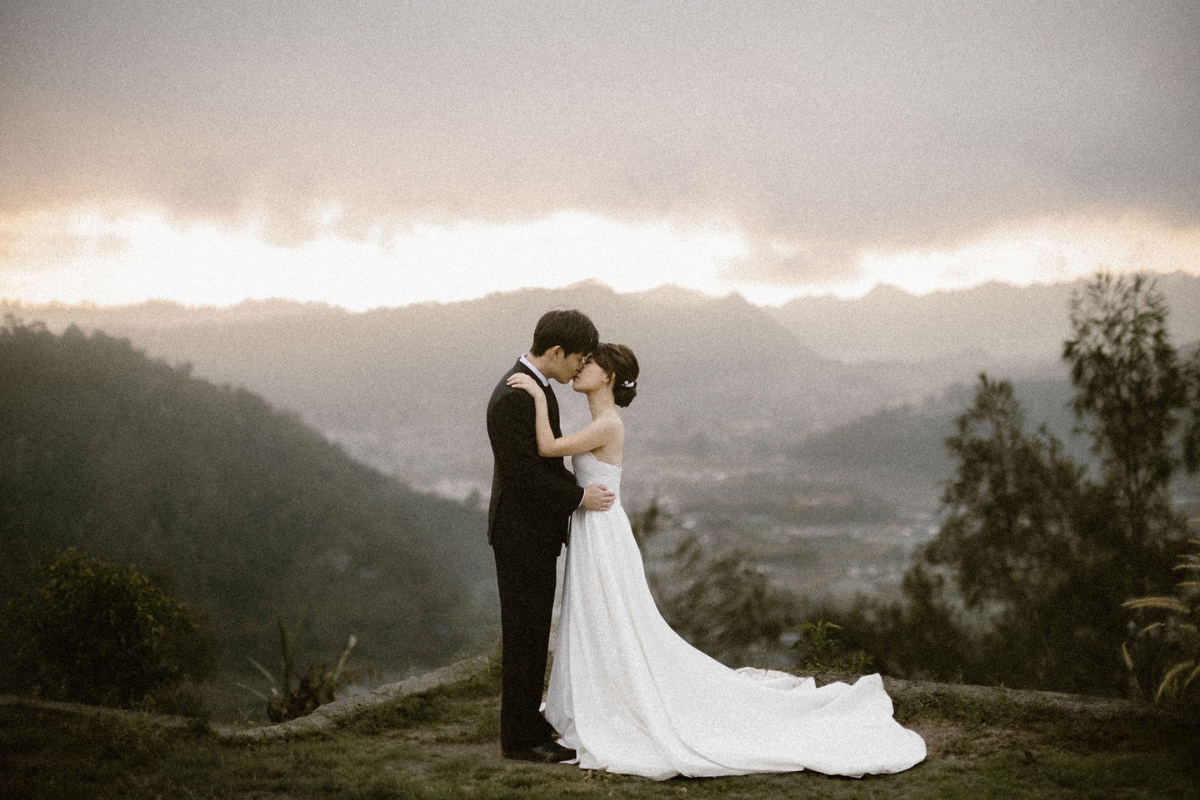 Bali Pre-Wedding Photoshoot with Mt . Batur, Tegenungan Waterfalls, and Twin Cliff Valley by Cahya on OneThreeOneFour 0