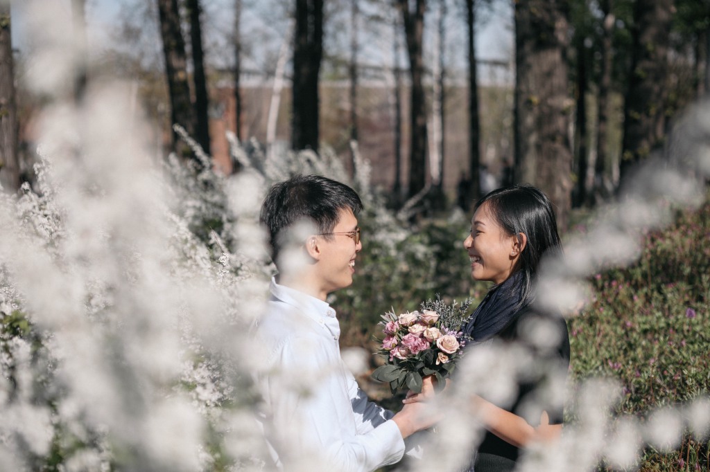 Korea Surprise Wedding Proposal Photographer - Photoshoot At Seonyudo Park  by Beomsoo  on OneThreeOneFour 6