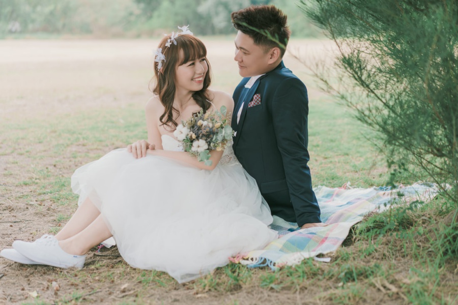 Taiwan Outdoor Pre-Wedding Photoshoot At The Forest And Beach  by Star  on OneThreeOneFour 16