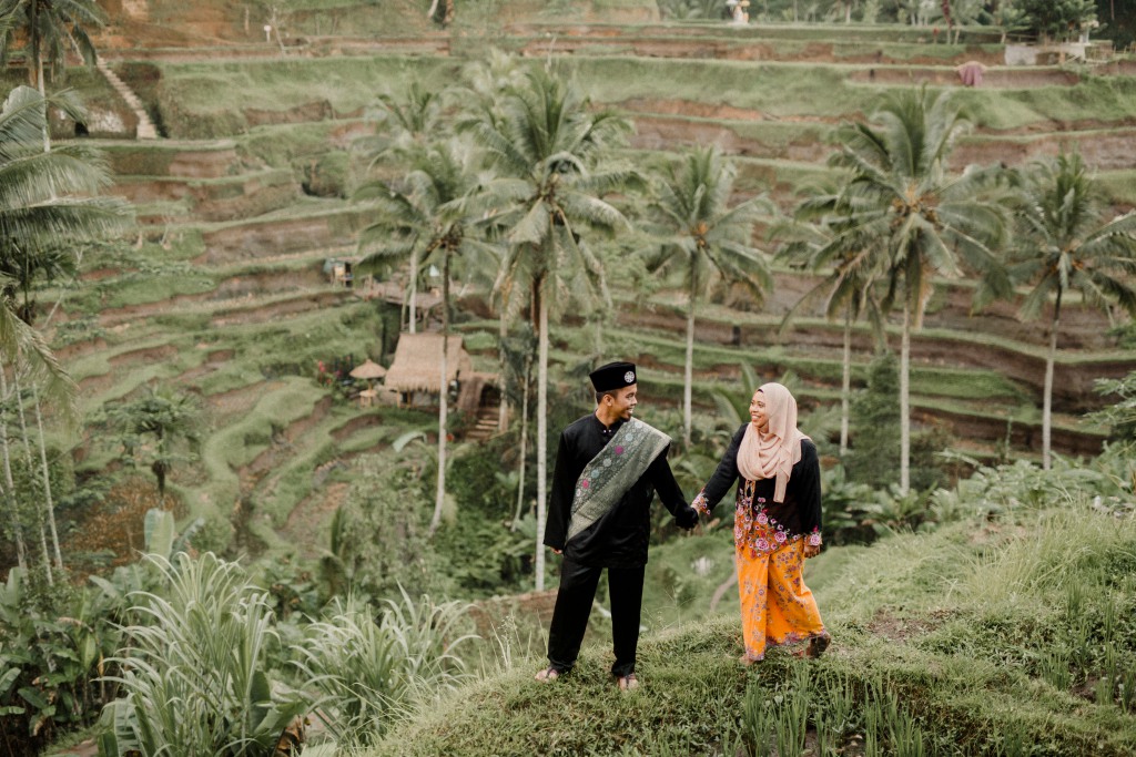 Bali Honeymoon Photography: Post-Wedding Photoshoot For Malay Couple At Tegallalang Rice Paddies  by Dex on OneThreeOneFour 8