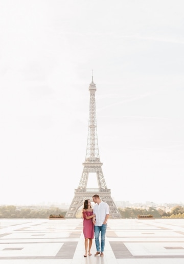Engagement Photos in Paris' Trocadero With a Stunning View of Eiffel Tower