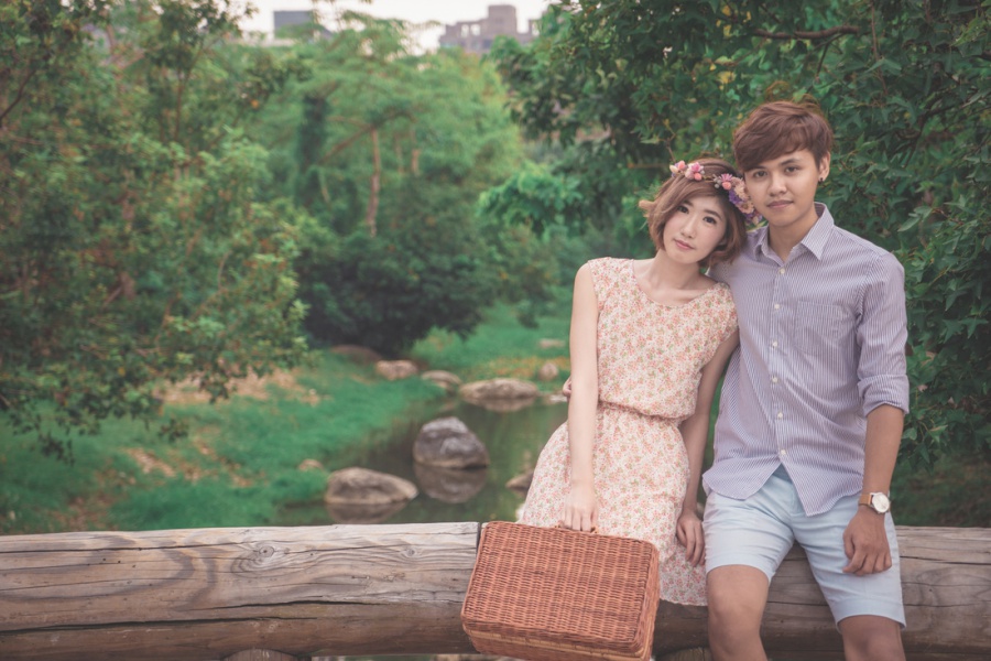 Taiwan Casual Couple Photoshoot At The Park During Autumn  by Star  on OneThreeOneFour 10