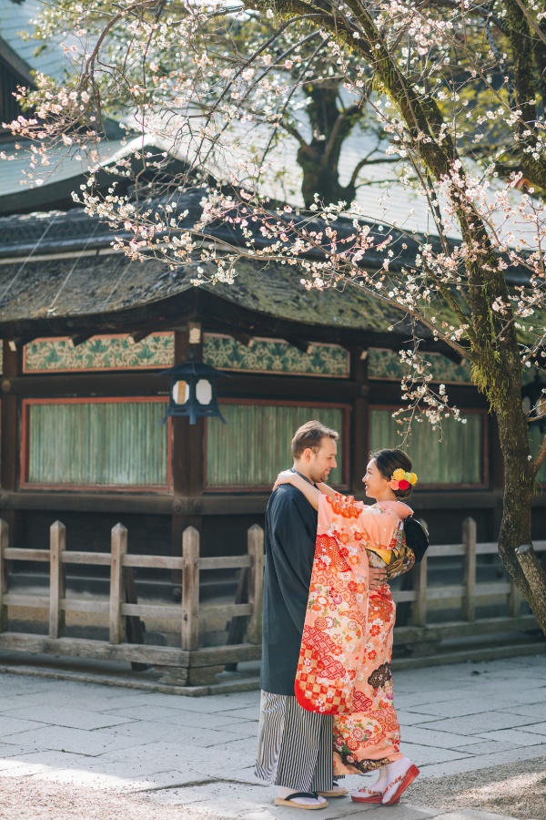 Kyoto Kimono Prewedding Photoshoot Higashiyama District Japan by Shu Hao on OneThreeOneFour 57