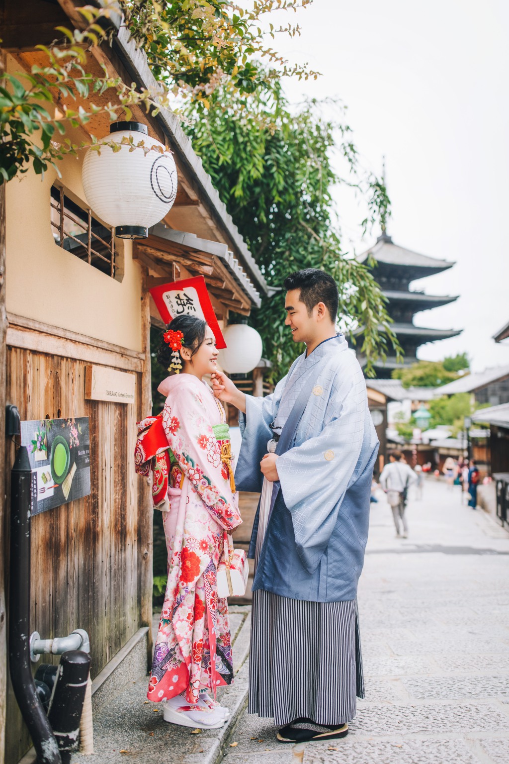 Japan Kyoto Photographer: Kimono And Couple Photoshoot At Kyoto Gion District  by Shu Hao  on OneThreeOneFour 13