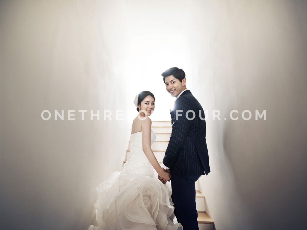 White | Korean Pre-wedding Photography by Pium Studio on OneThreeOneFour 11