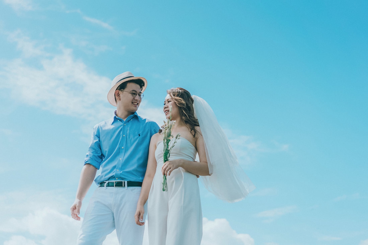 Taiwan Pre-Wedding Photoshoot Pier Blue Skies Animal Farm Flamingos Capybaras Llamas Autumn Leaves by  on OneThreeOneFour 5