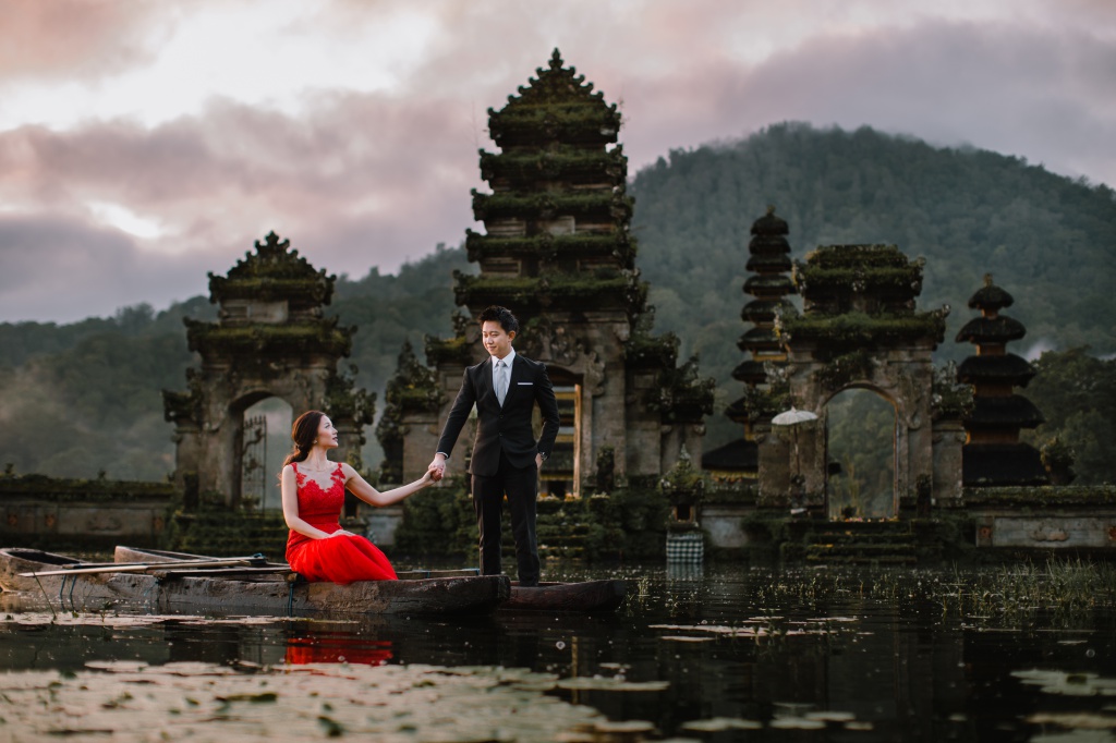 Bali Pre-Wedding Photoshoot At Tamblingan Lake And Forest  by Hendra on OneThreeOneFour 6