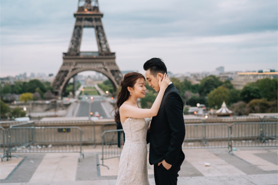 A&K: Canadian Couple's Paris Pre-wedding Photoshoot at the Louvre  by Vin on OneThreeOneFour 4