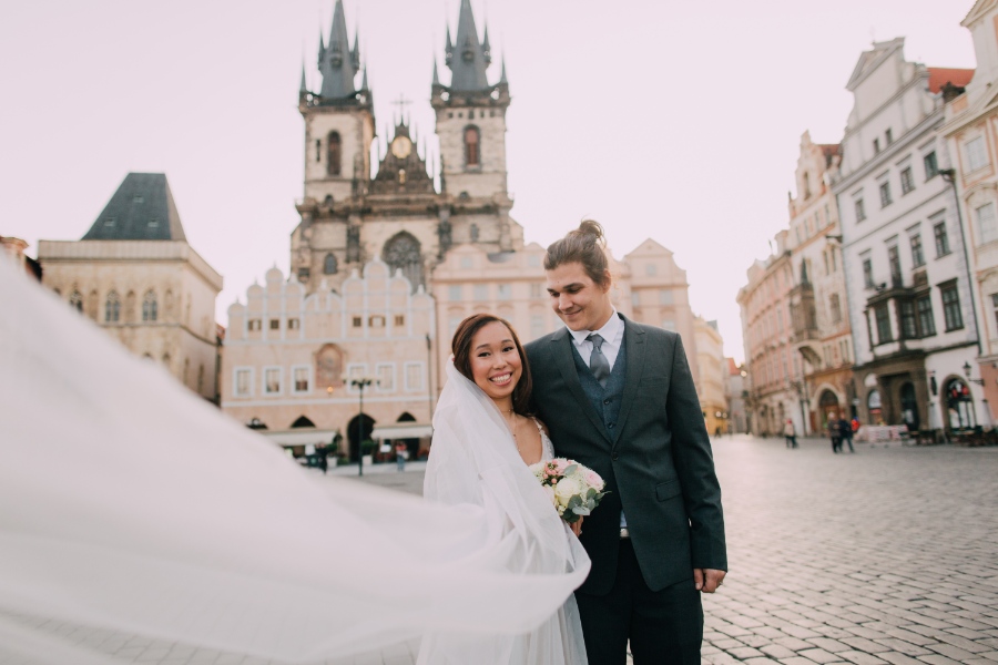 Prague Hluboká Castle Pre-wedding Photoshoot by Nika on OneThreeOneFour 0