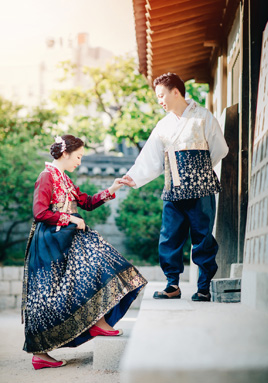 Traditional Hanbok Couple Photoshoot at Namsangol Hanok Village 