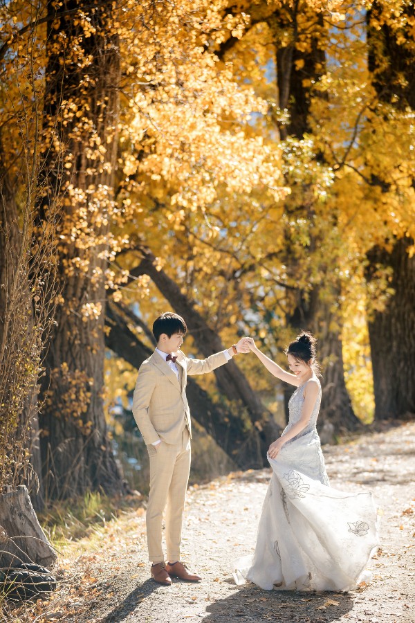 New Zealand Autumn Pre-Wedding Photoshoot with Helicopter Landing at Coromandel Peak by Fei on OneThreeOneFour 19