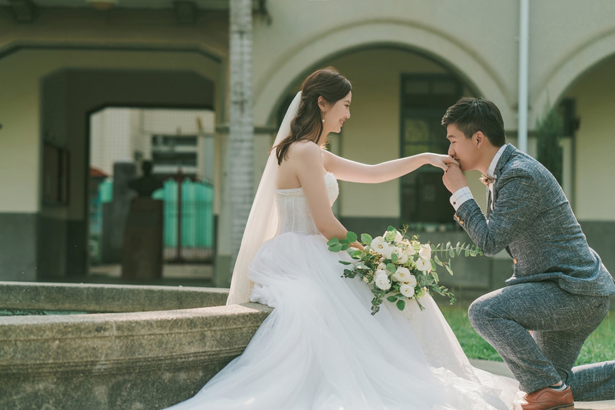 Taiwan Pre-Wedding Photoshoot Local Neighbourhood Street Garden Beach by  on OneThreeOneFour 14