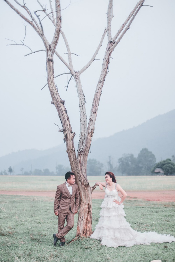 Thailand Bangkok Pre-Wedding Photoshoot At Lush Grass Fields  by Por  on OneThreeOneFour 12