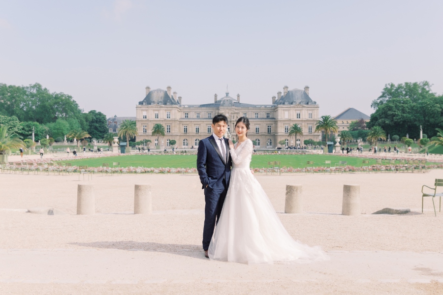 M&Y: Paris Pre-wedding Photoshoot at Pont des Arts and Luxembourg Gardens by Celine on OneThreeOneFour 22