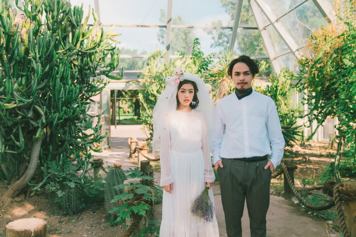 Taiwan Pre-Wedding Photoshoot Zoo Vintage Couple Outfit Streets Retro Vibes by  on OneThreeOneFour 12