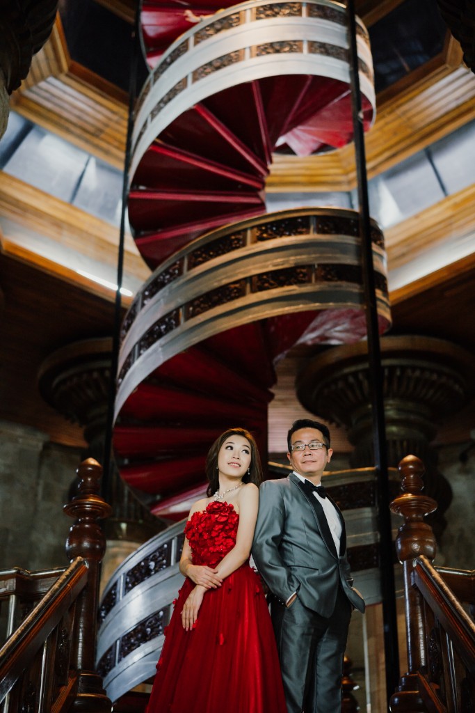Bali Pre-wedding with Balinese Temple, Chapel and Mountain Scenes by Hendra on OneThreeOneFour 26
