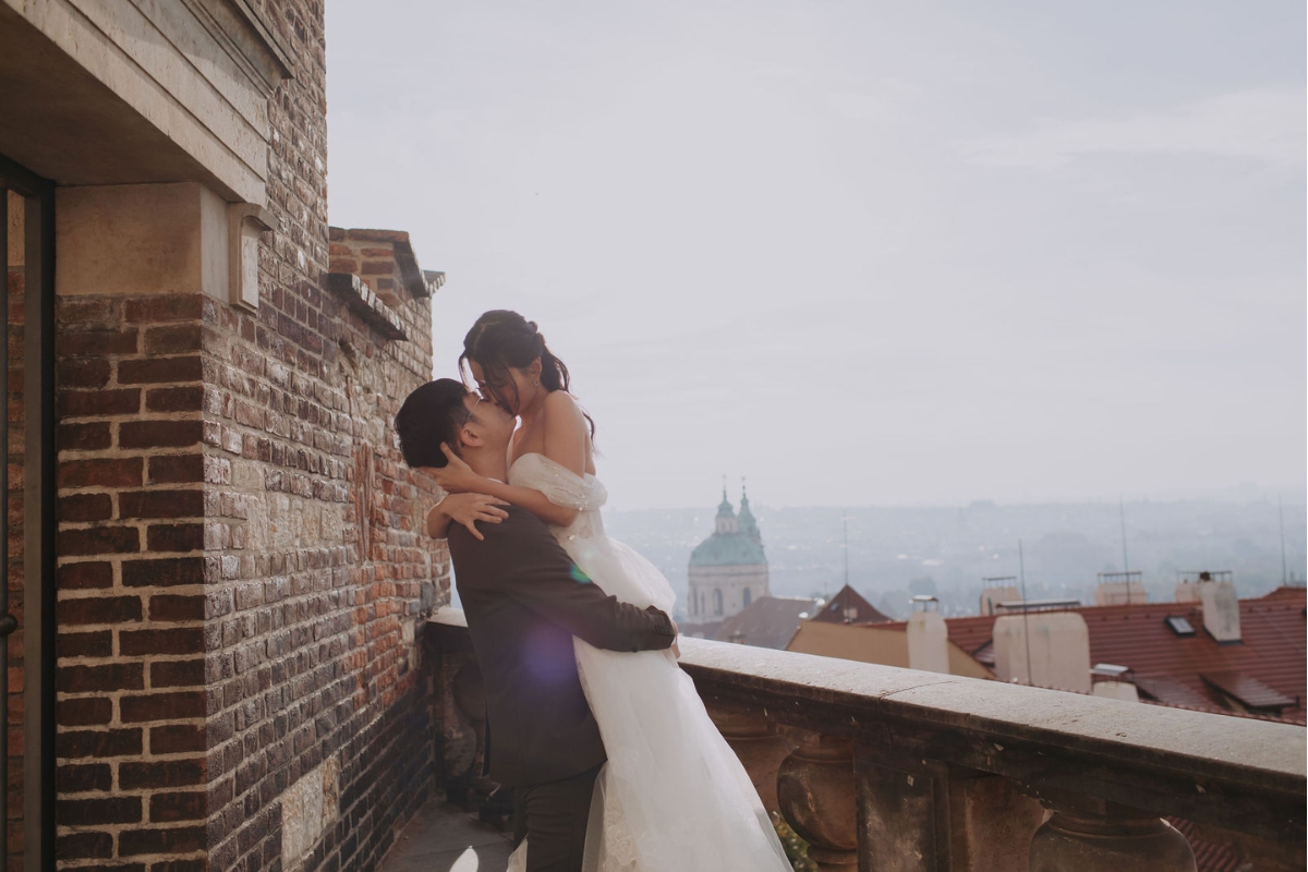 Prague Pre-Wedding Photoshoot with Old Town Square, Astronomical Clock, Charles Bridge and St Vitus Cathedral by Nika on OneThreeOneFour 11