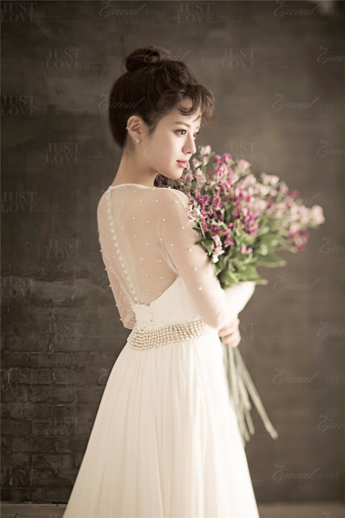 Korean Studio Pre-Wedding Photography: Classic & Vintage by Gaeul Studio on OneThreeOneFour 15