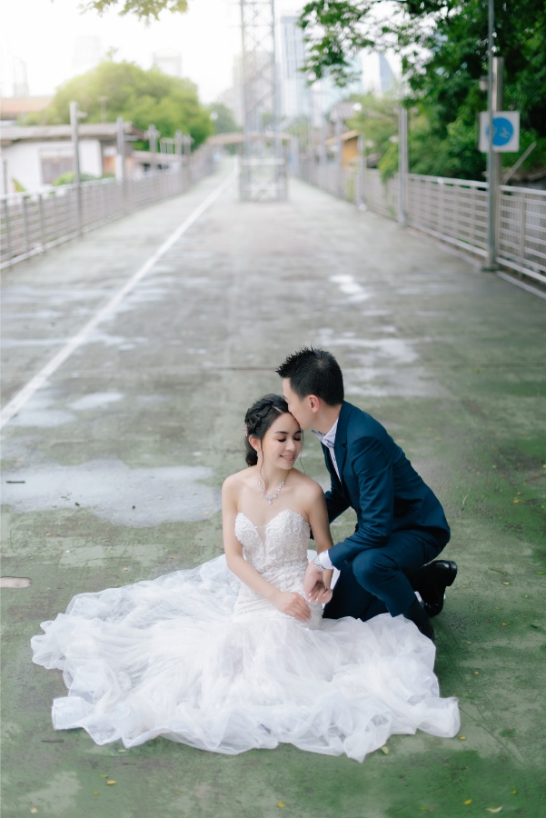 Bangkok Chong Nonsi and Chinatown Prewedding Photoshoot in Thailand by Sahrit on OneThreeOneFour 13