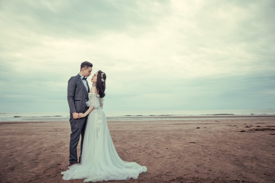 Taiwan Sha Lun Beach Autumn Prewedding Photoshoot by Doukou on OneThreeOneFour 27